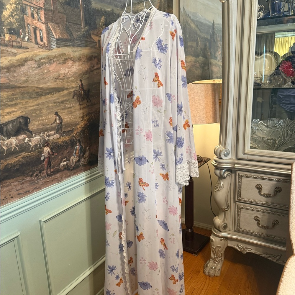 XL- VTG Valerie Stevens 13711 White Floral Women's Robe